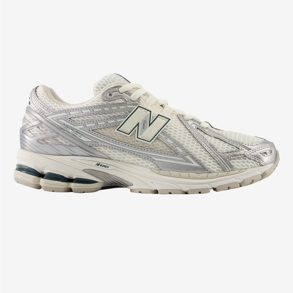 New Balance 1906 Sneakers